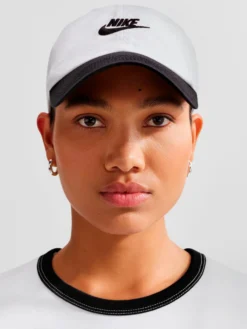 NIKEnike club unstructured futura wash