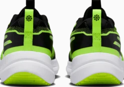 NIKEnike cosmic runner big kids' road r