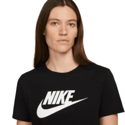 NIKEnsw tee essntl w