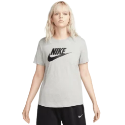 NIKEnsw tee essntl w